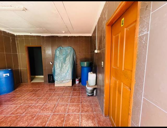 15 BEDROOM HOUSE FOR SALE IN RHODESFIELD